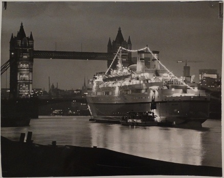 Press Photo, Daily Telegraph - Finnpartner In London - Nighttime - 101068 - Front