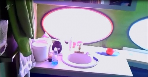 Futuro, Houston, DE, USA - World's Weirdest Homes TV Show - Screenshot 5
