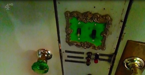 Futuro, Houston, DE, USA - World's Weirdest Homes TV Show - Screenshot 6