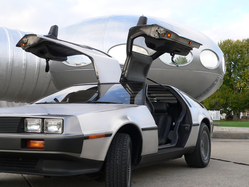 Back To The Futuro - Futuro & DeLorean